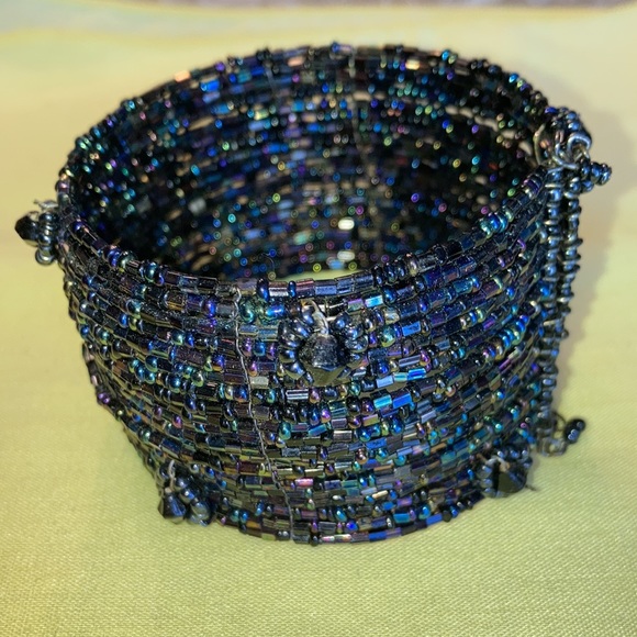 WRAP AROUND BRACELET w/many blk mop beads, fits 8” wrist.    $25 - Picture 6 of 6